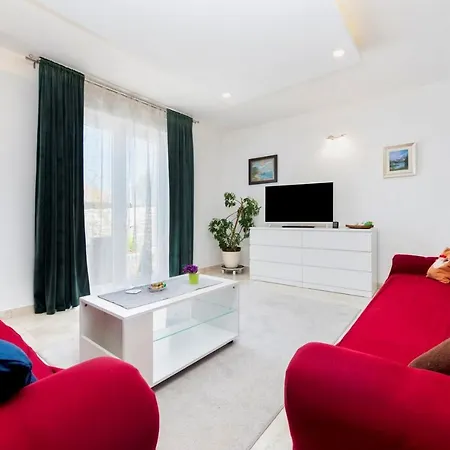 Holiday home Fradelani