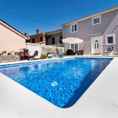 Holiday home Fradelani *